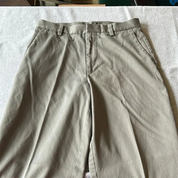 3 for 1 price: 3 pair of Men’s Dockers D3 classic fit khakis - Size 31x30. - Picture 7 of 11